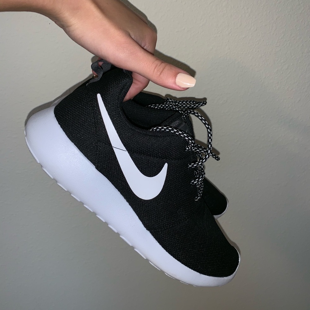 Black and white Nike Roshes